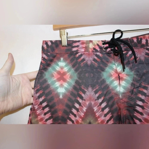 Men’s Obey Havana Geo Street Tie Dye Unisex Patterned Swimming Trunks Size 30 - Picture 4 of 12